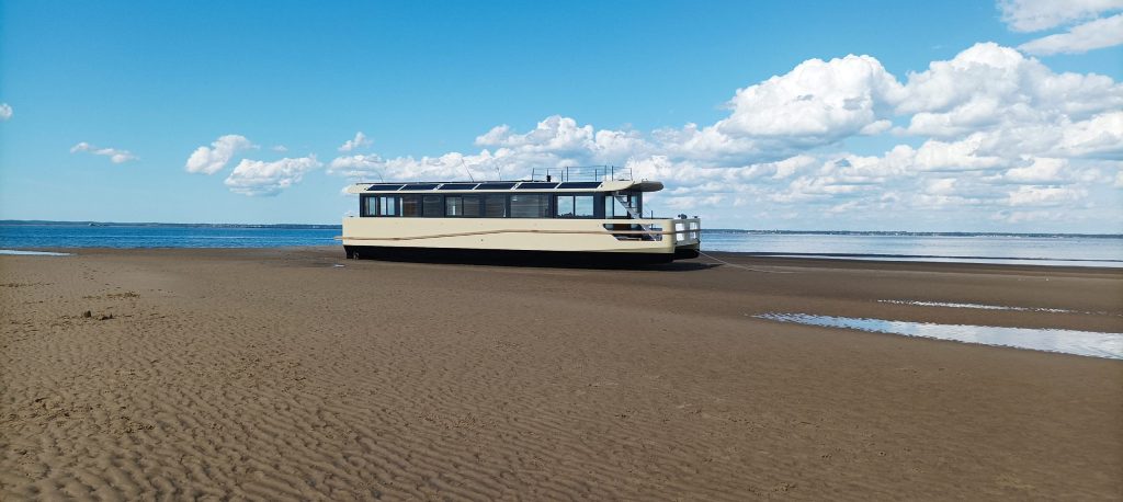 Houseboat par sb yacht design